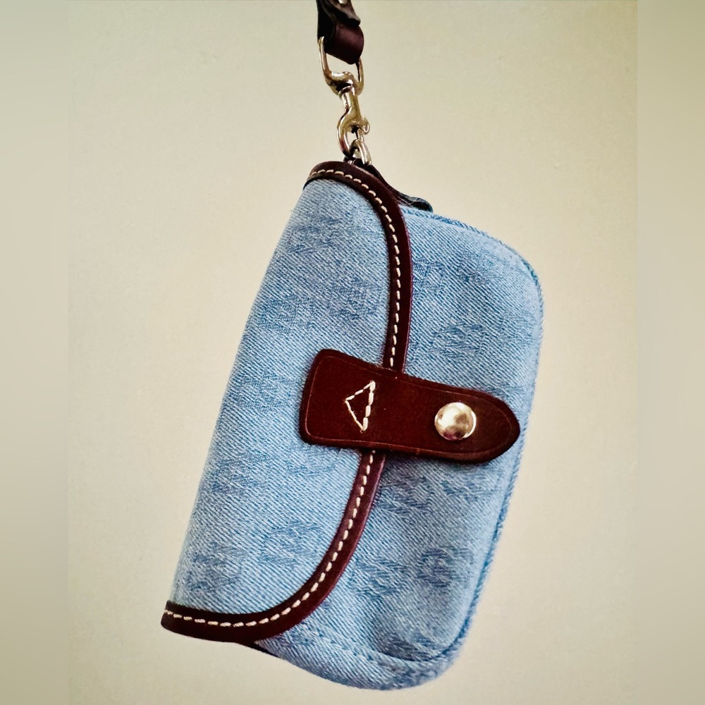 ❌SOLD ❌ Dooney & Bourke Denim Light Blue Logo DB Flap Wristlet Removable Strap - Picture 1 of 6